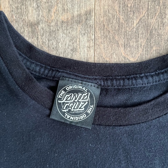 Black Santa Cruz tee - Picture 3 of 3